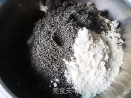 Make Black sesame lunar pie step 5