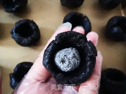 Make Black sesame lunar pie step 8