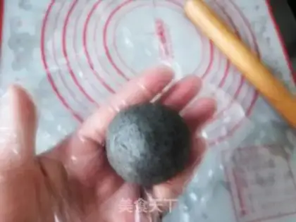Make Black sesame lunar pie step 13