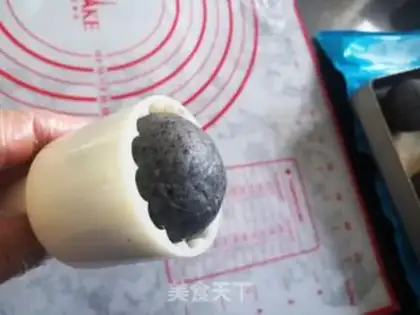 Make Black sesame lunar pie step 14
