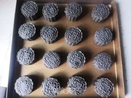 Make Black sesame lunar pie step 15