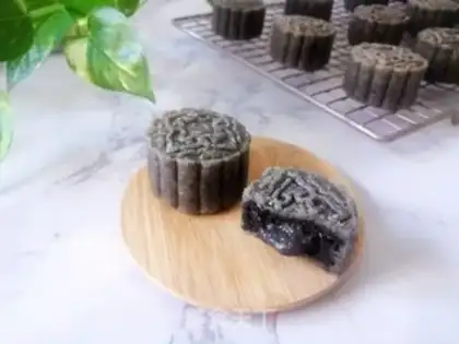 Make Black sesame lunar pie step 20