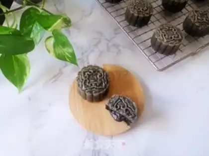Make Black sesame lunar pie step 21
