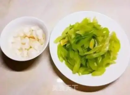 Make Fried lilies step 1