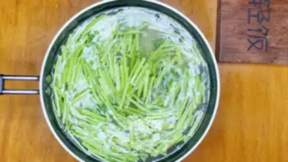 Make Fried lilies step 2
