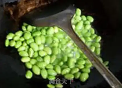 Make Watermelon peeled with beans step 5