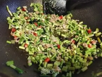 Make Beef and garlic fried rice step 3