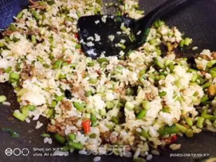 Make Beef and garlic fried rice step 6