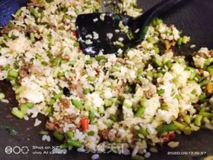 Make Beef and garlic fried rice step 7
