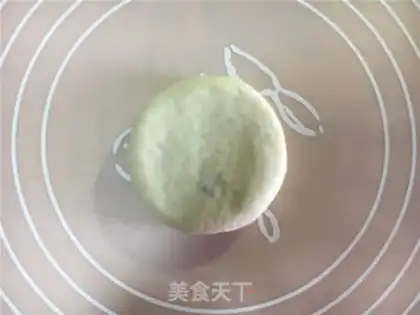 Make Red sugar pan helmet step 11
