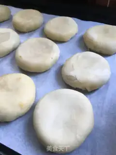 Make A tan green bean mooncake step 10