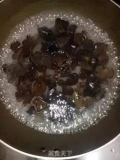 Make Peanuts with wood step 1