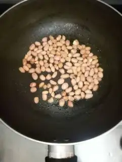 Make Peanuts with wood step 3