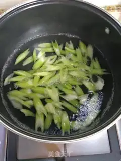 Make Cashew shrimp fried celery step 2