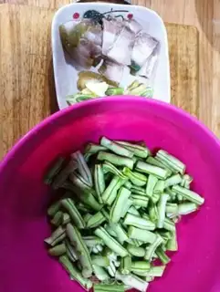 Make Meatloaf and bean bean beans step 0