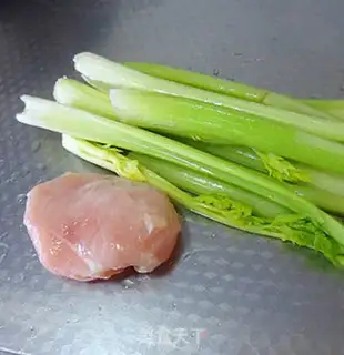 Make Celery fried chicken breasts step 0