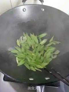 Make Cashew shrimp fried celery step 7