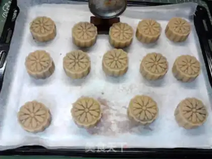 Make Soy sauce, moon cake step 18
