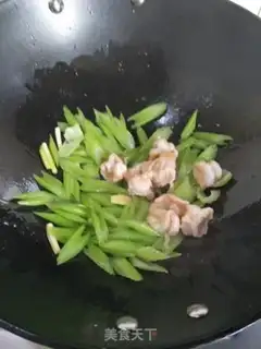 Make Cashew shrimp fried celery step 8