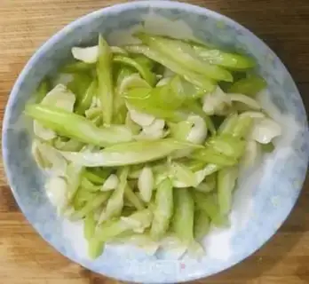 Make The Celery Lily step 2