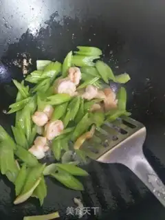 Make Cashew shrimp fried celery step 9