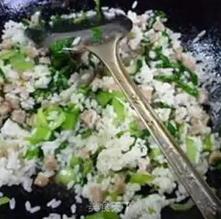 Make Plumball egg fried rice step 9