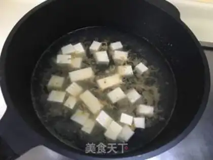 Make Tofu shrimp skin fishball soup step 4