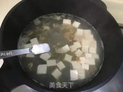 Make Tofu shrimp skin fishball soup step 5