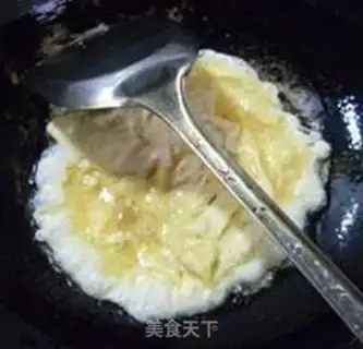Make Lobsterball egg fried rice step 6