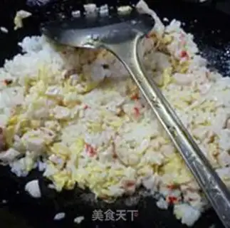 Make Lobsterball egg fried rice step 7