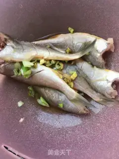 Make Precious peppers and yellow flowers step 3