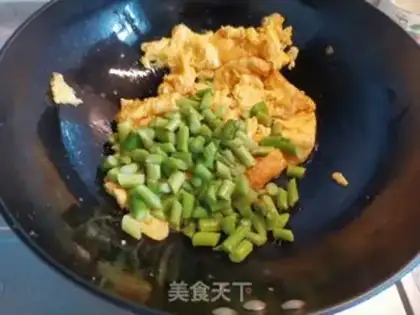 Make Pyramid fried eggs step 5
