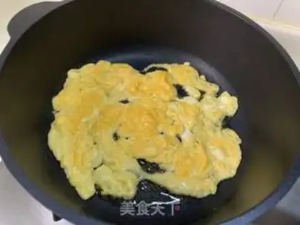 Make Golden mushroom egg fried rice step 3