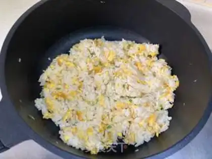 Make Golden mushroom egg fried rice step 7