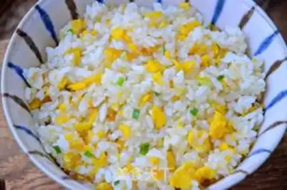 Make Golden mushroom egg fried rice step 8