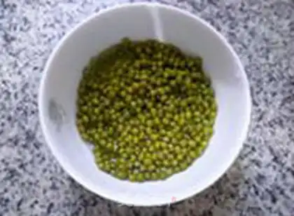 Make Peanut bean rice congee step 1