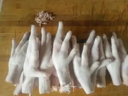 Make Red lemon decapitated chicken claws step 1