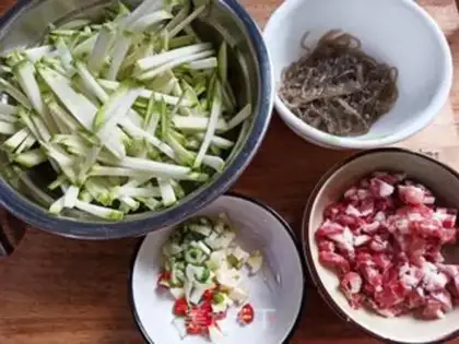 Make A radish stew step 0