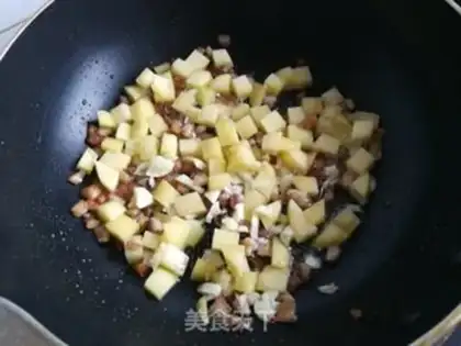 Make Five flowers for eggplant potatoes step 4