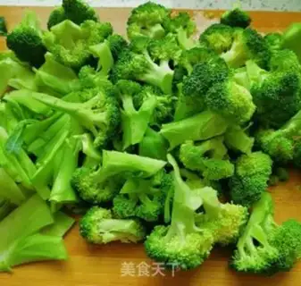 Make Garlic broccoli step 1