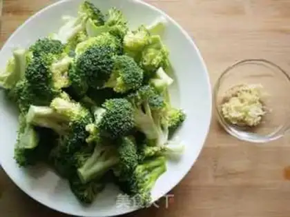 Make Garlic broccoli step 2