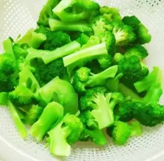 Make Garlic broccoli step 5