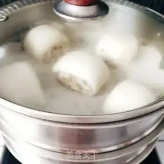 Make Scrambled eggs step 1