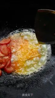 Make Tomato fried eggs step 5
