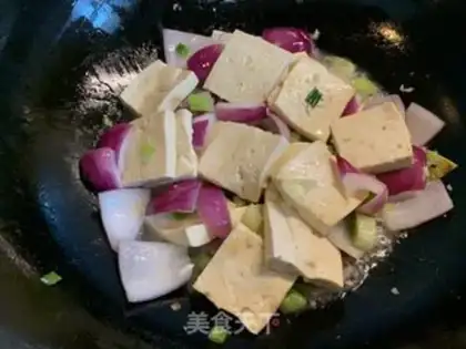 Make Pyramid onions tofu step 4