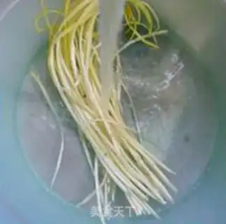 Make Scrawny sprouts, Dutch beans step 3