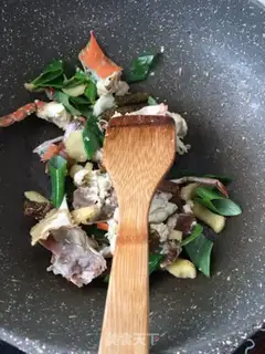 Make Crab with ginger step 12
