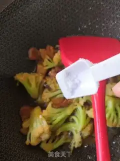 Make The bouquets and the flowers step 6