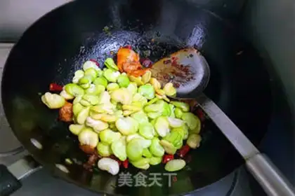 Make Five-flower fried beans step 5