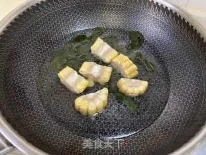 Make Corn melon seaweed soup step 3